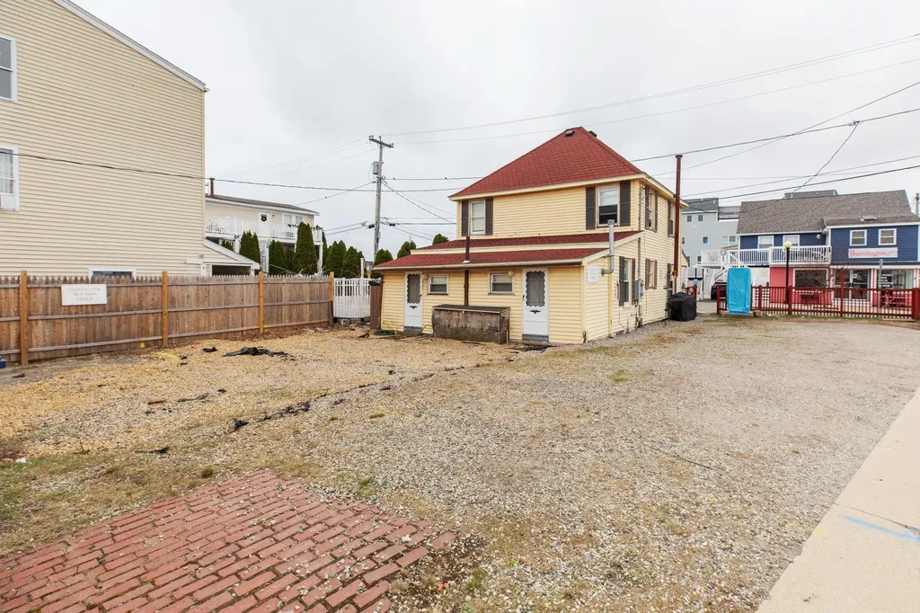 26 B Street Hampton NH 03842