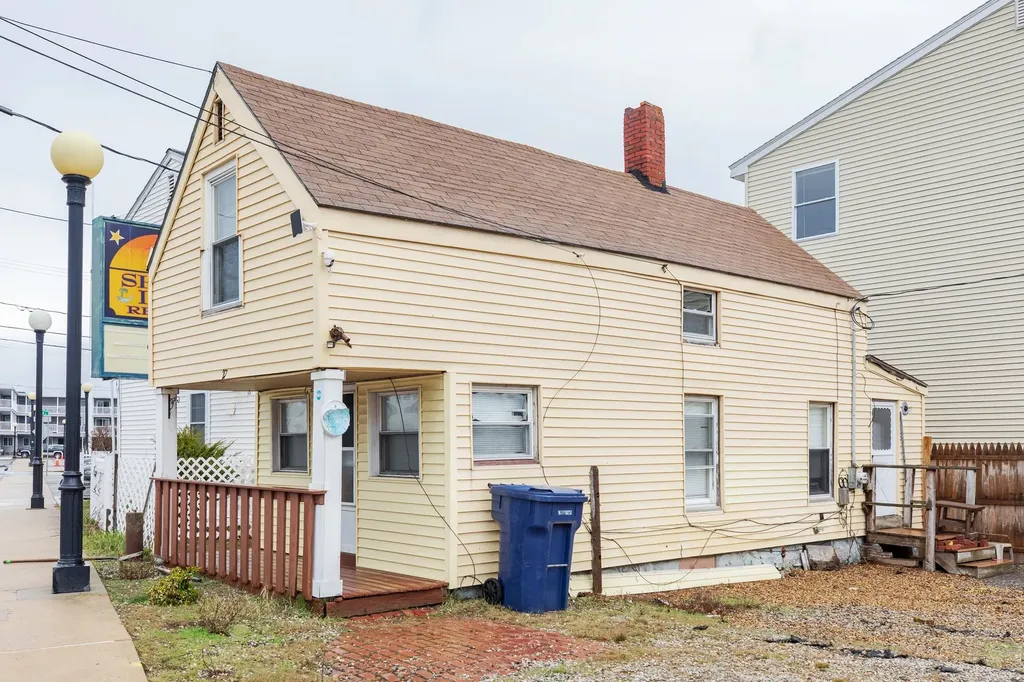 26 B Street Hampton NH 03842
