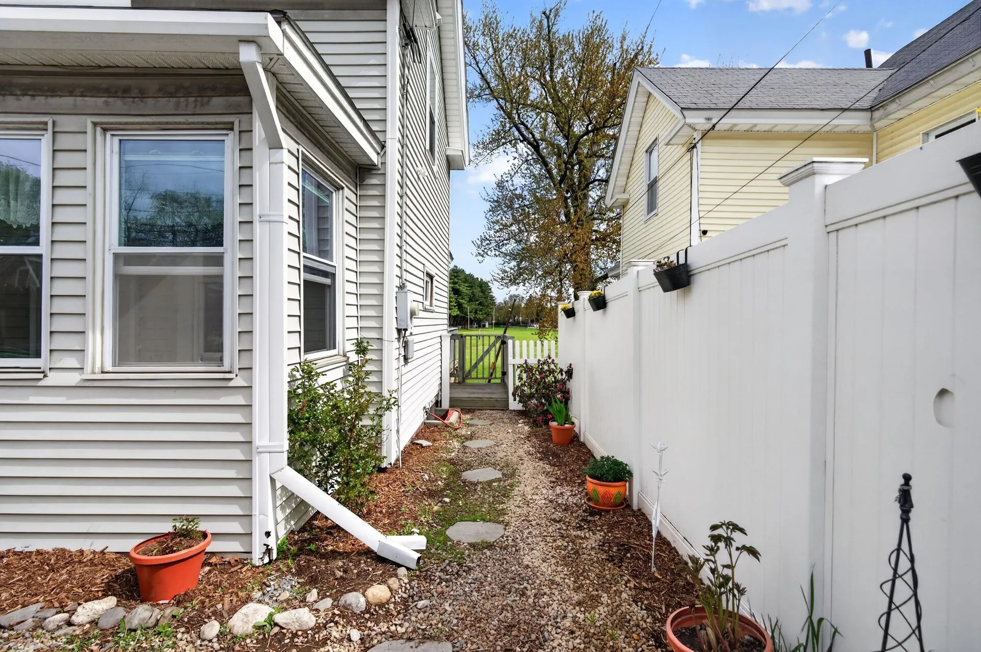 16 Artillery Lane Nashua NH 03064