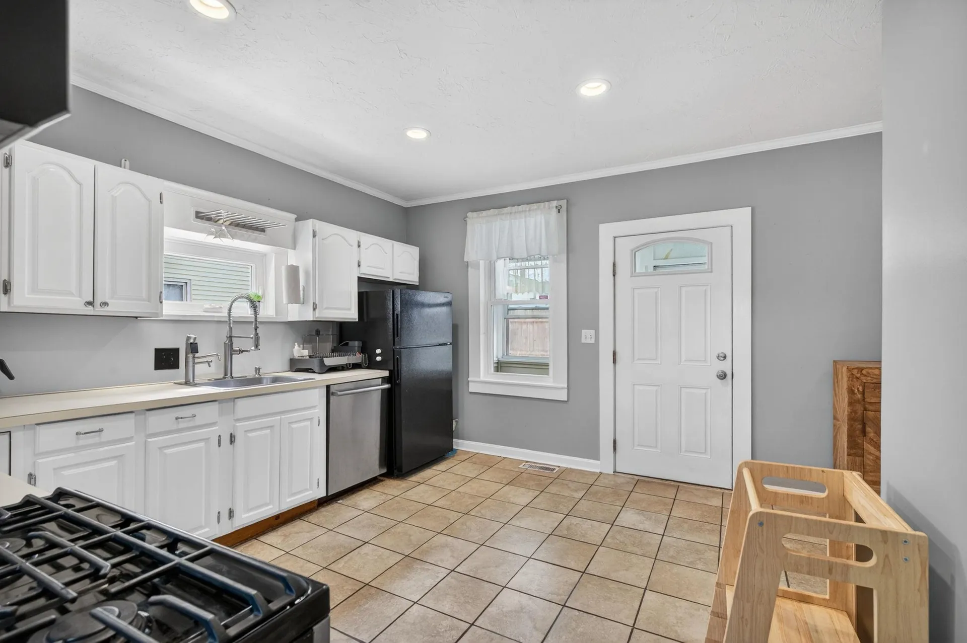 16 Artillery Lane Nashua NH 03064