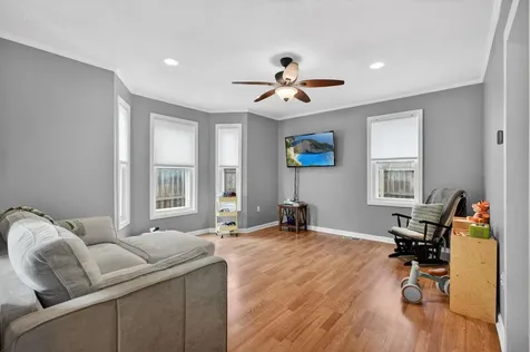 16 Artillery Lane Nashua NH 03064