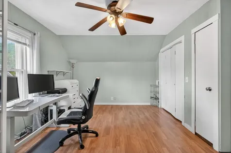 16 Artillery Lane Nashua NH 03064