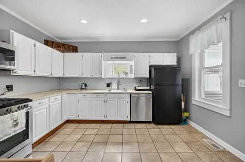 16 Artillery Lane Nashua NH 03064