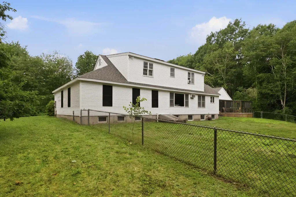 66 Lyford Road Brookfield NH 03872