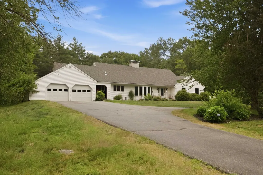 66 Lyford Road Brookfield NH 03872
