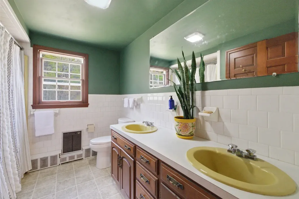 66 Lyford Road Brookfield NH 03872
