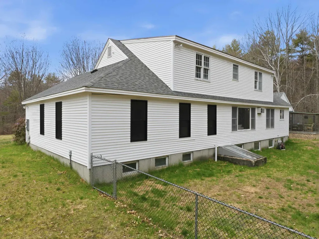 66 Lyford Road Brookfield NH 03872