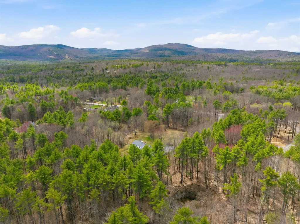 66 Lyford Road Brookfield NH 03872