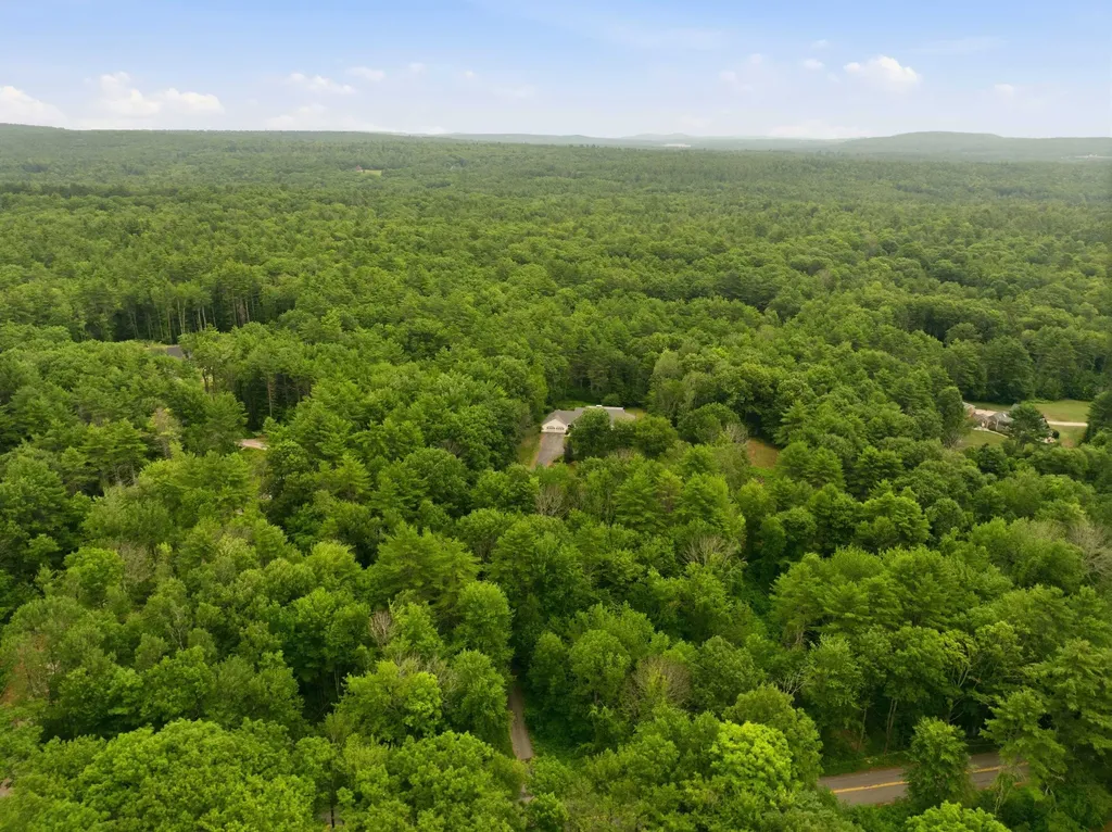 66 Lyford Road Brookfield NH 03872