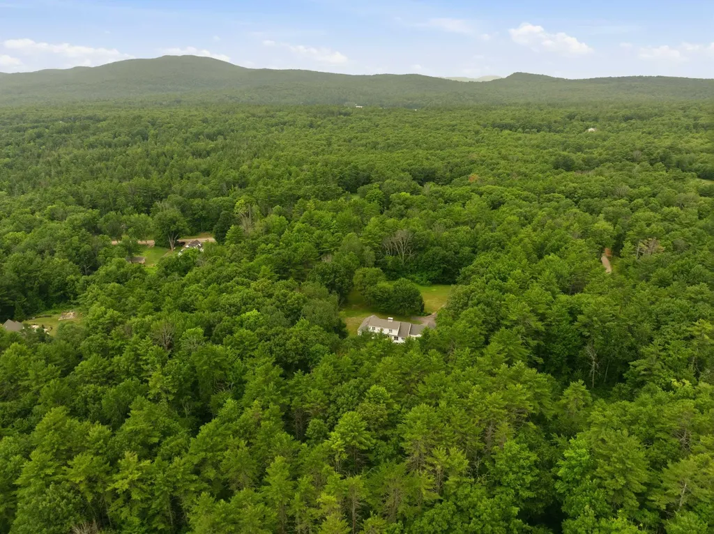 66 Lyford Road Brookfield NH 03872