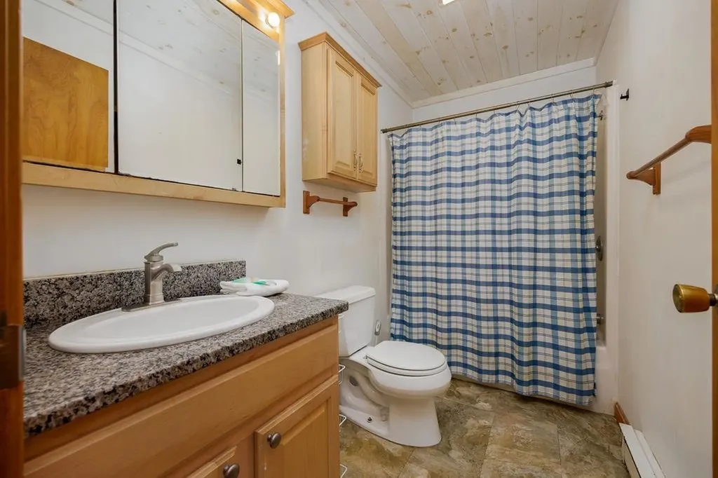 957 Marsh Family Road Hartford VT 05059