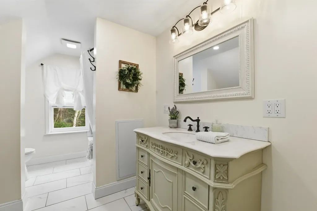61 Union Wharf Road Tuftonboro NH 03816