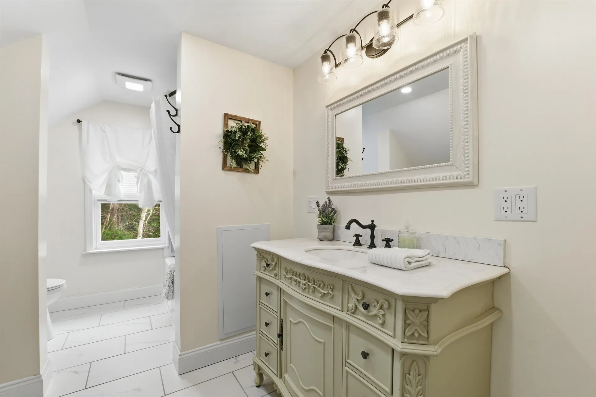 61 Union Wharf Road Tuftonboro NH 03816