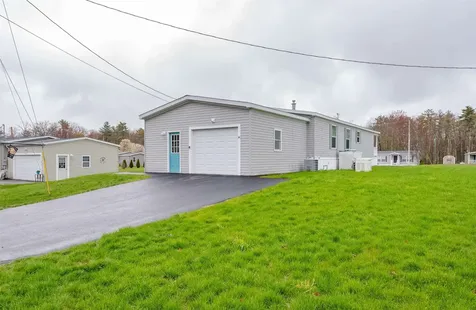 31 Meredith Drive Hampstead NH 03841