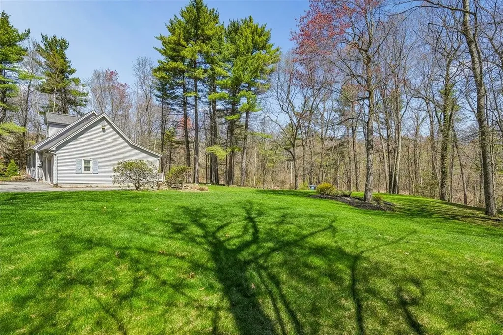 112 Hardy Road Londonderry NH 03053