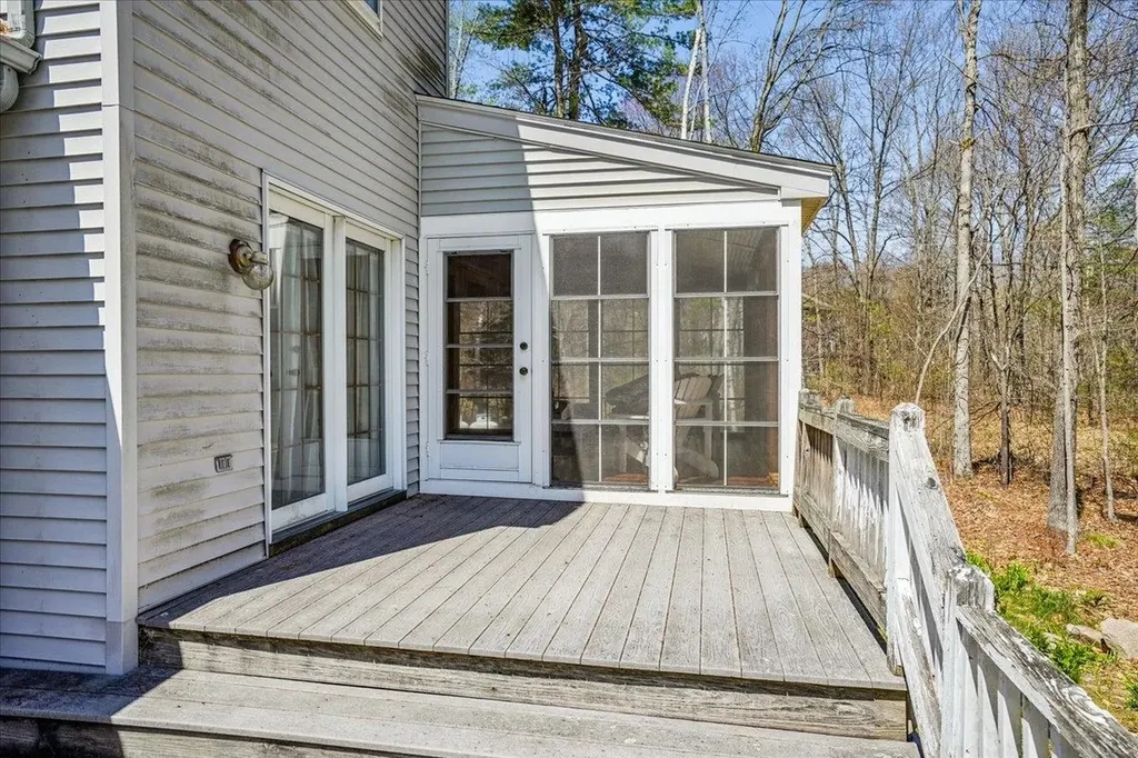 112 Hardy Road Londonderry NH 03053