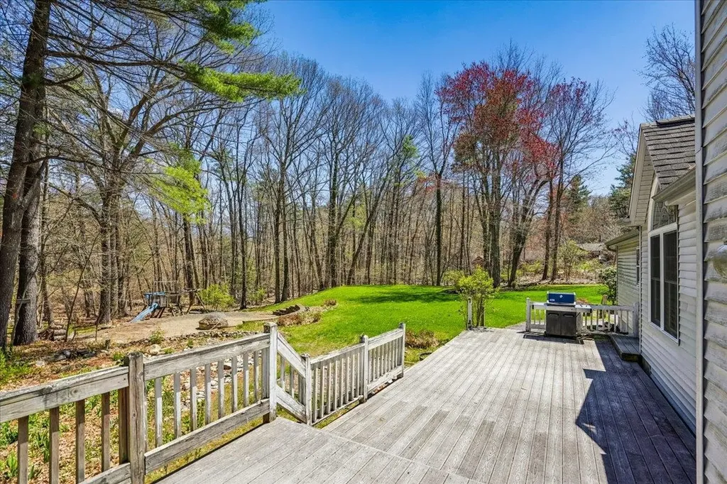 112 Hardy Road Londonderry NH 03053