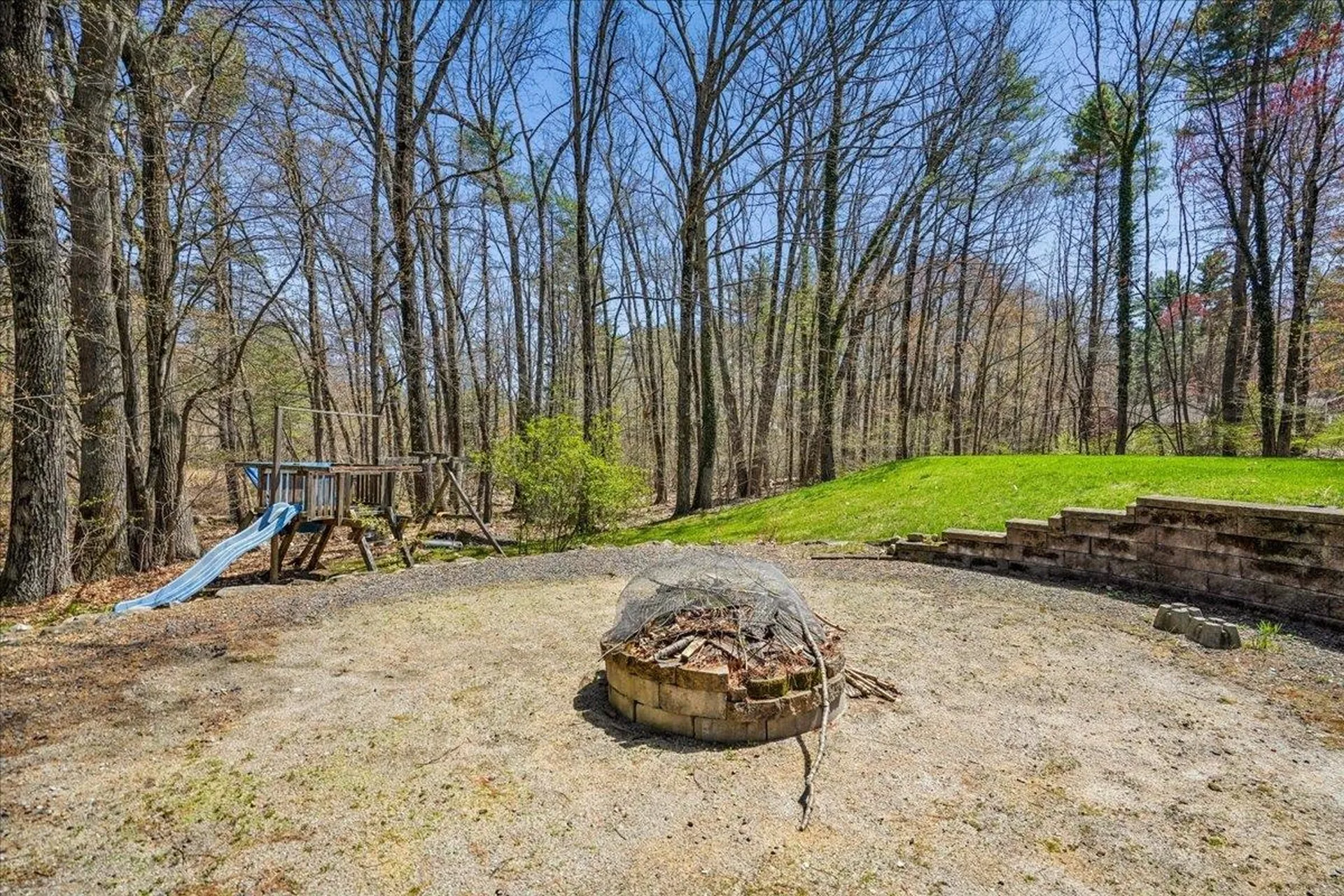 112 Hardy Road Londonderry NH 03053
