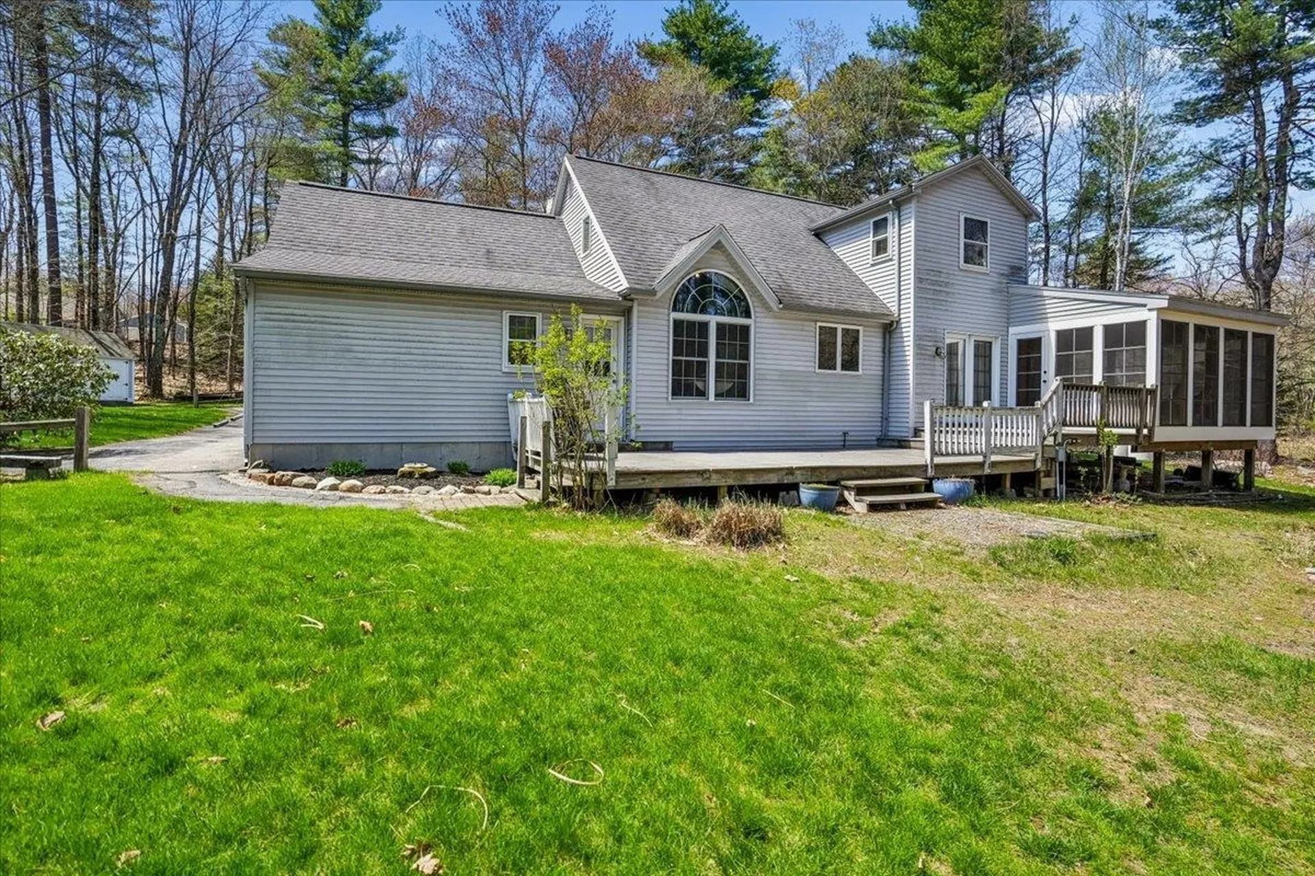 112 Hardy Road Londonderry NH 03053