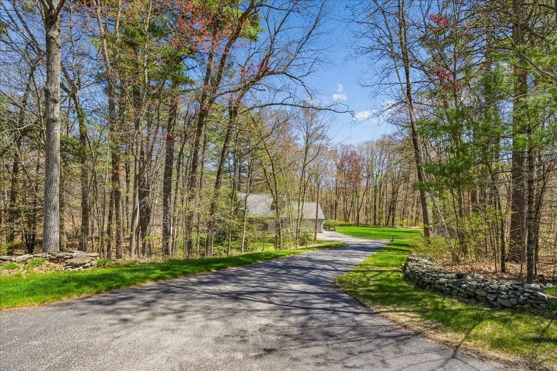 112 Hardy Road Londonderry NH 03053