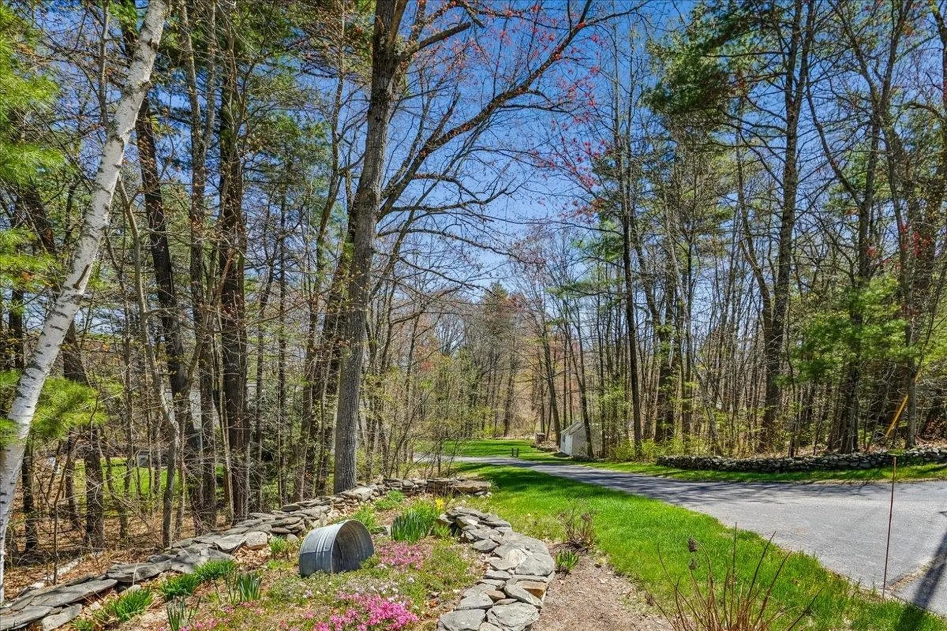 112 Hardy Road Londonderry NH 03053