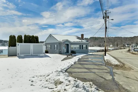 21 Pleasant Street Meredith NH 03253