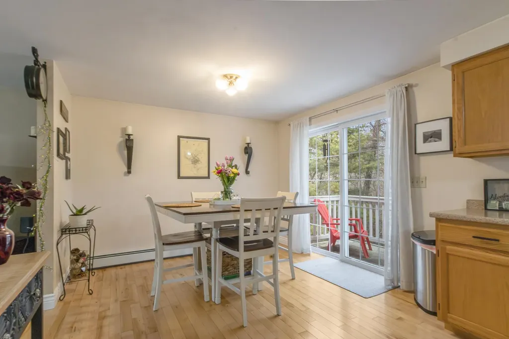18 Essex Drive Raymond NH 03077