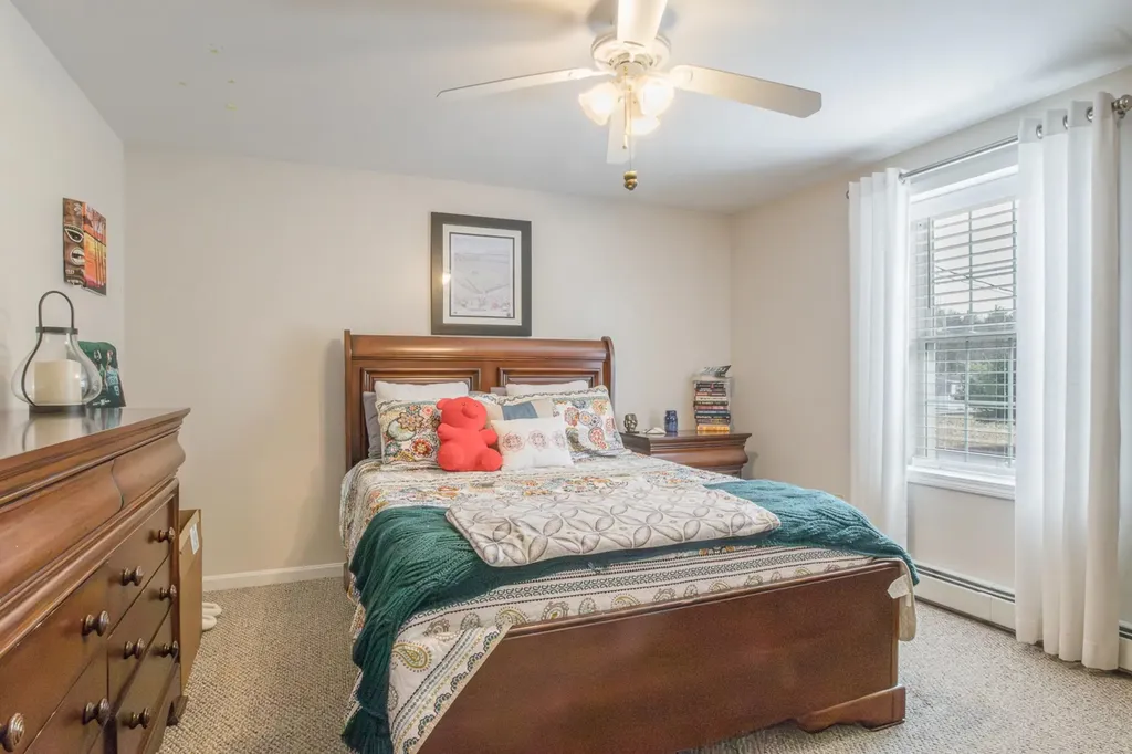 18 Essex Drive Raymond NH 03077