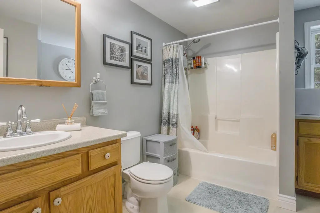 18 Essex Drive Raymond NH 03077