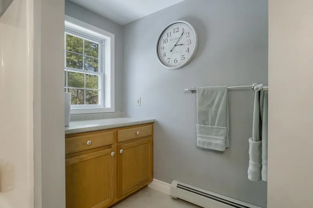 18 Essex Drive Raymond NH 03077