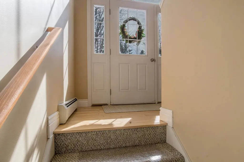 18 Essex Drive Raymond NH 03077