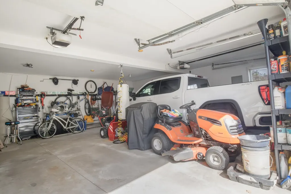18 Essex Drive Raymond NH 03077