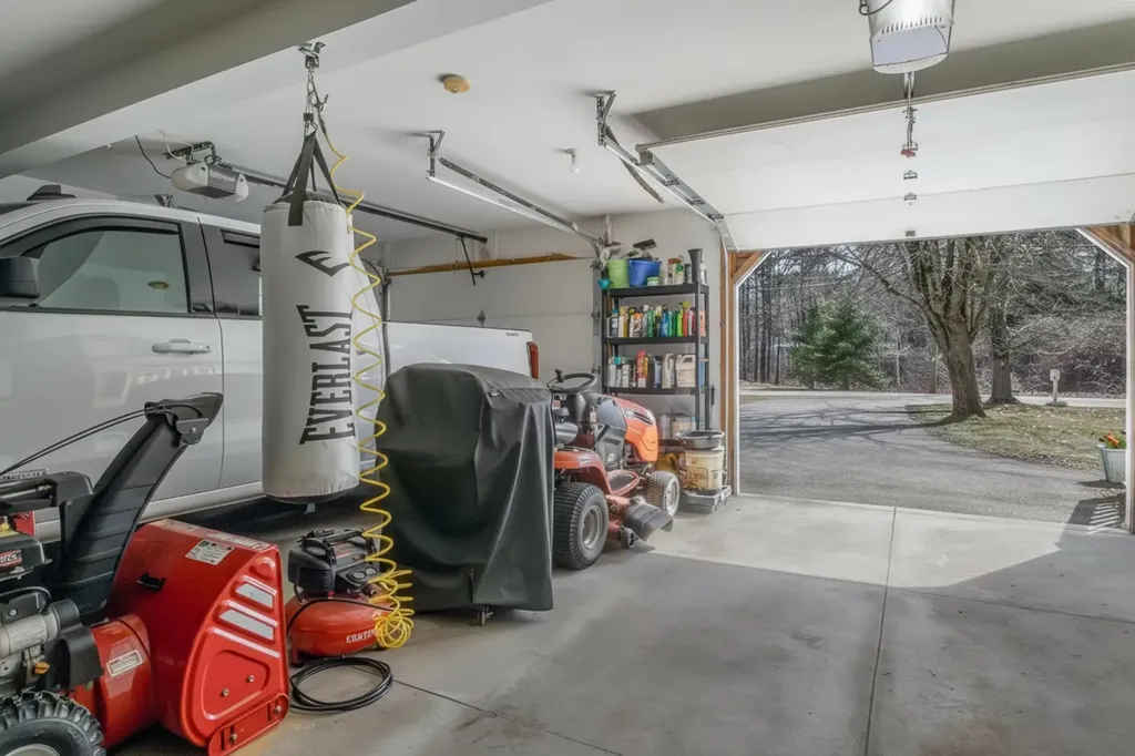 18 Essex Drive Raymond NH 03077
