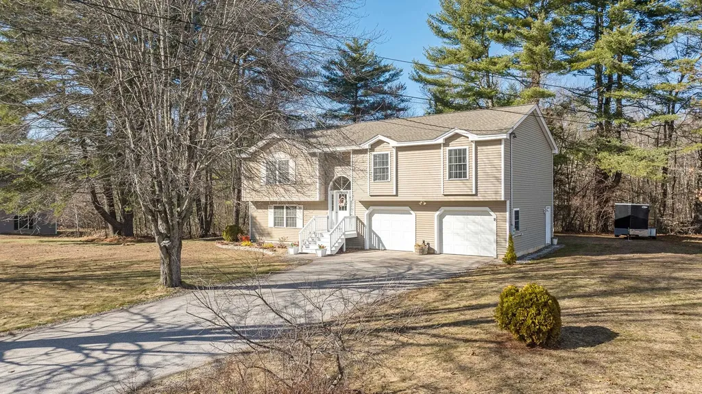 18 Essex Drive Raymond NH 03077