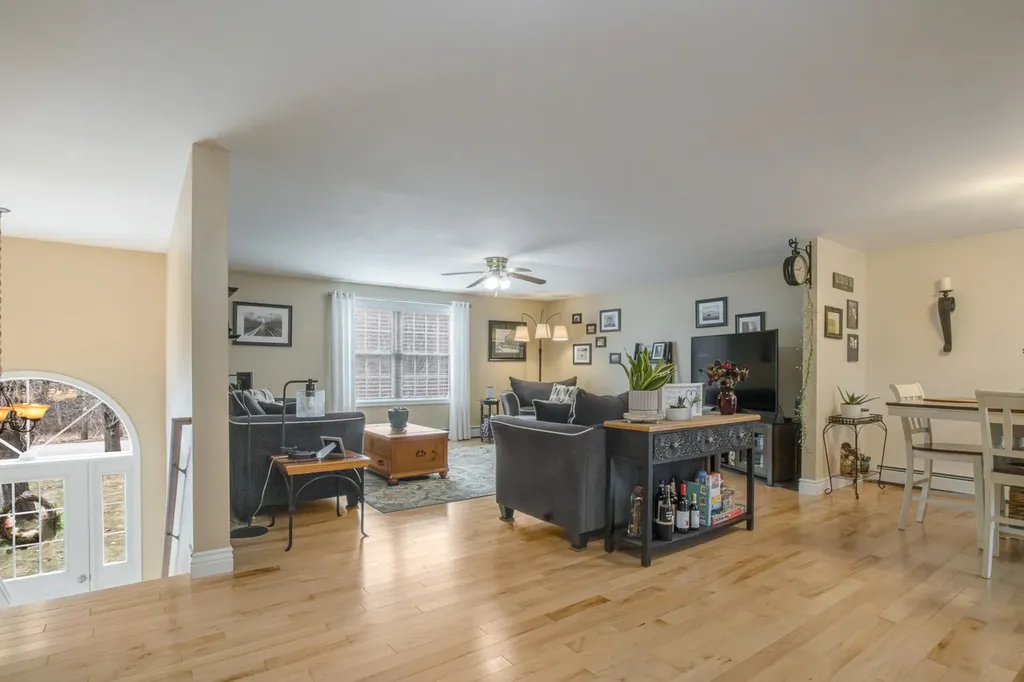 18 Essex Drive Raymond NH 03077