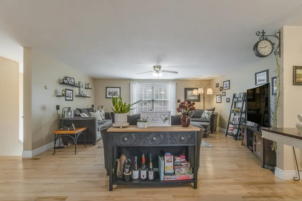 18 Essex Drive Raymond NH 03077