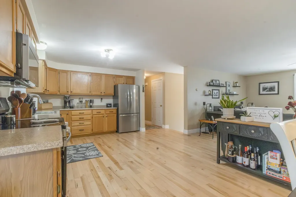 18 Essex Drive Raymond NH 03077