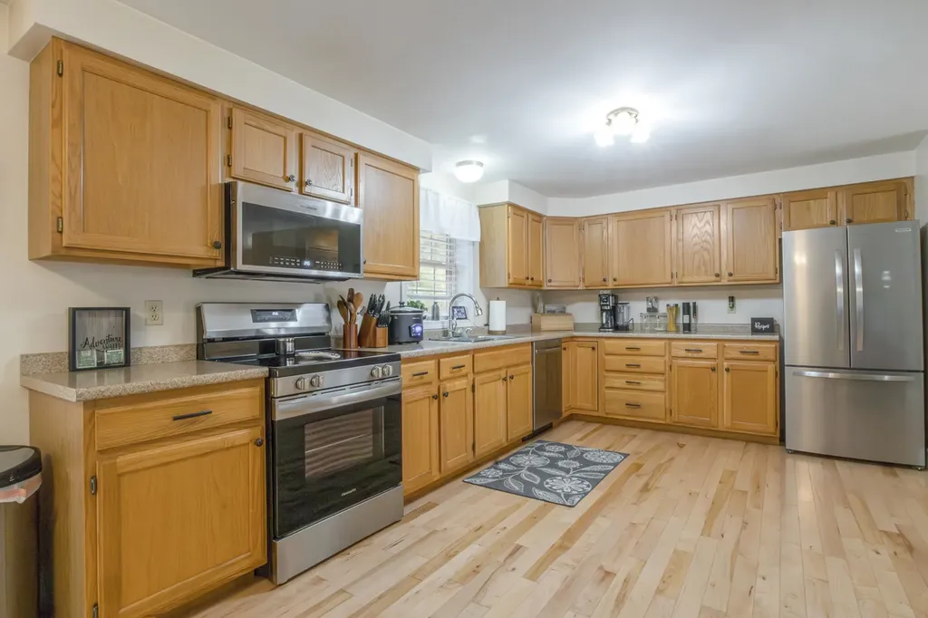 18 Essex Drive Raymond NH 03077