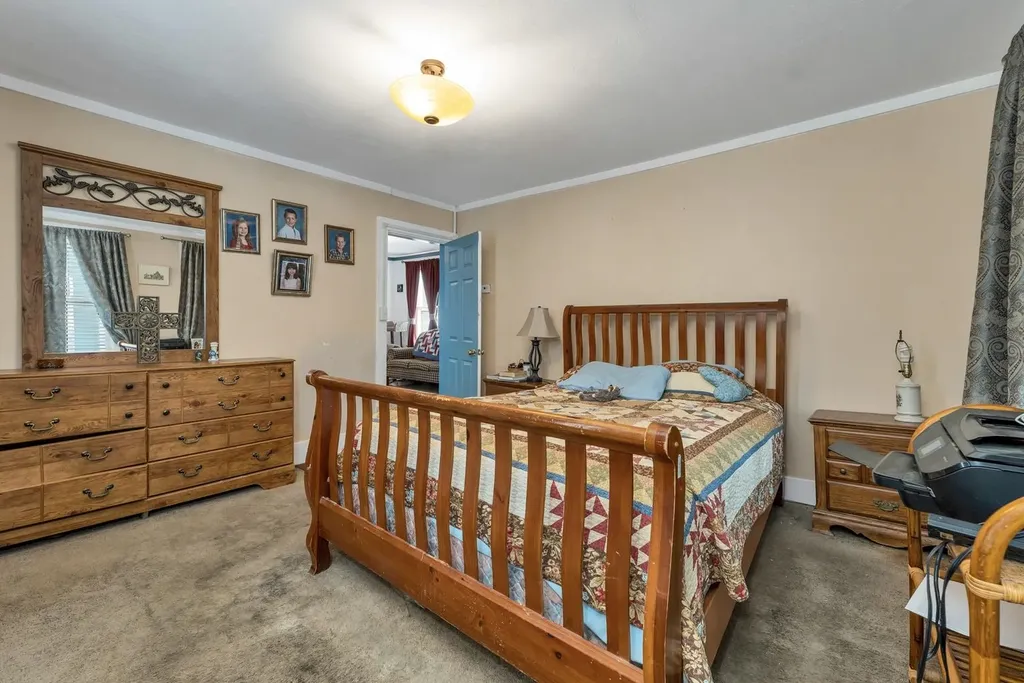 31 Pine Street Wolfeboro NH 03894-0000