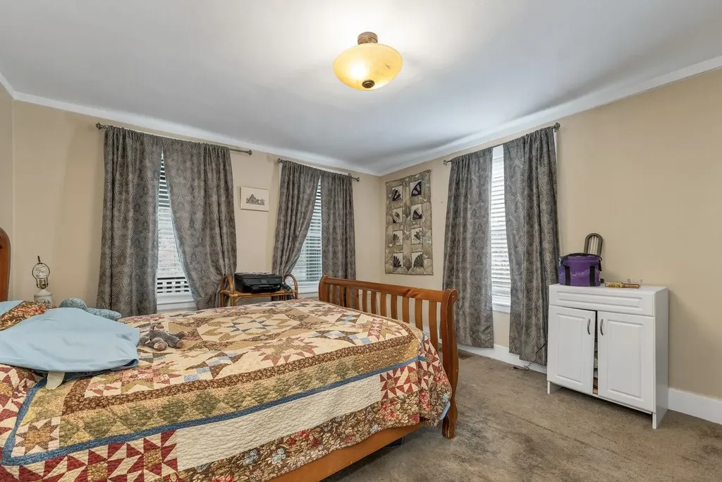 31 Pine Street Wolfeboro NH 03894-0000