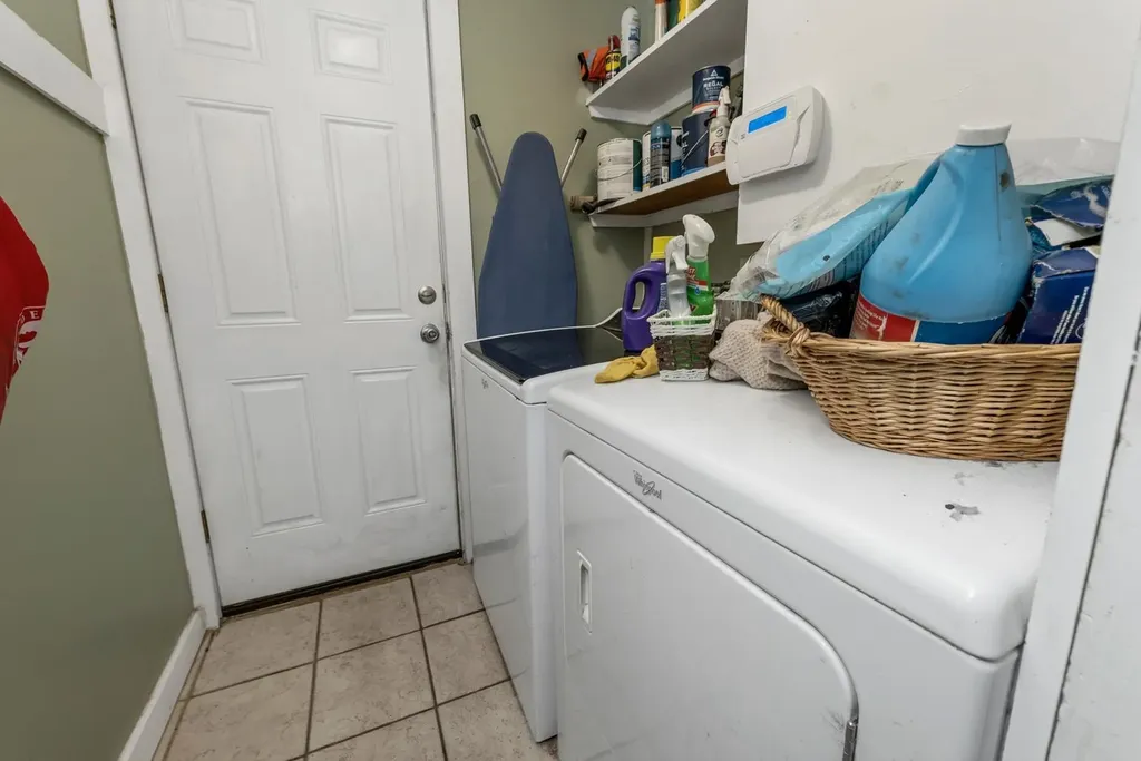 31 Pine Street Wolfeboro NH 03894-0000