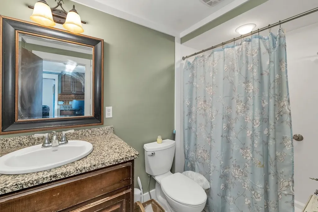 31 Pine Street Wolfeboro NH 03894-0000