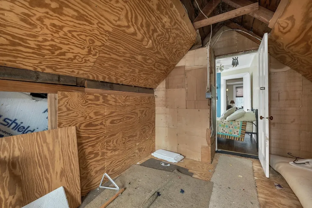 31 Pine Street Wolfeboro NH 03894-0000