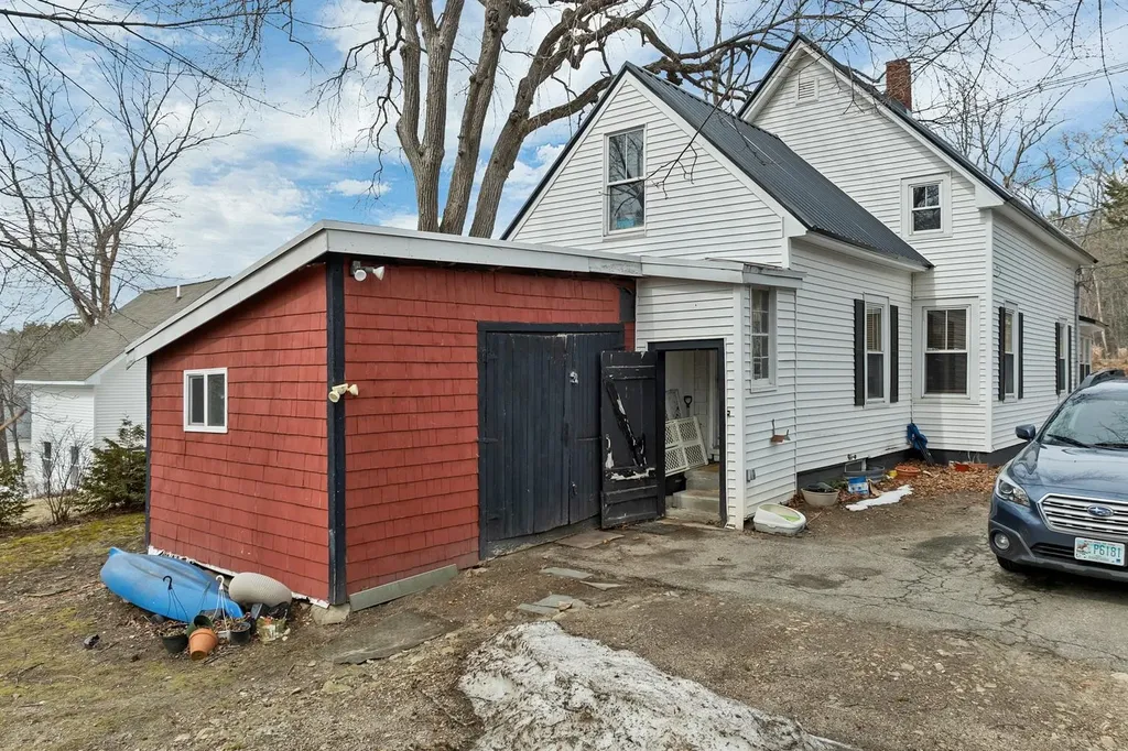 31 Pine Street Wolfeboro NH 03894-0000