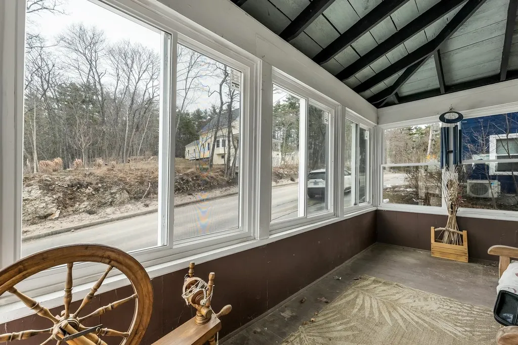 31 Pine Street Wolfeboro NH 03894-0000