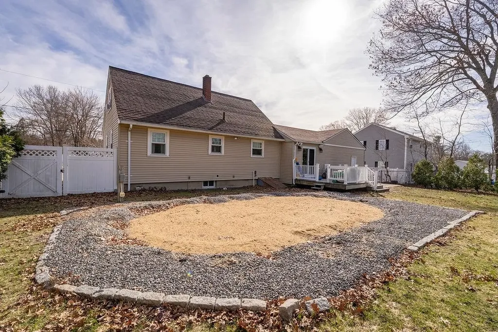 20 Colonial Drive Salem NH 03079