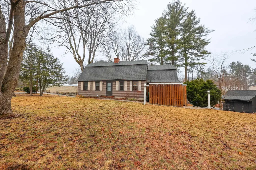 10 Martha Drive Derry NH 03038