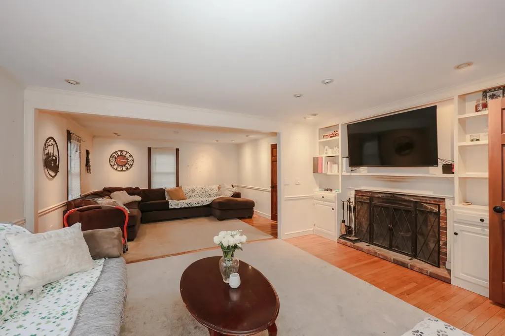 10 Martha Drive Derry NH 03038