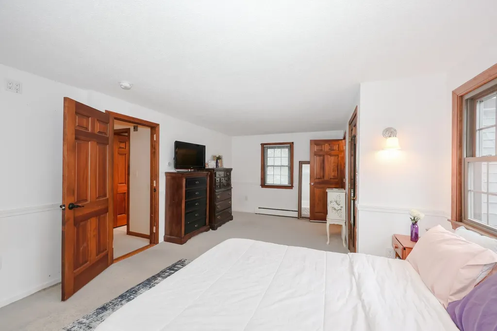 10 Martha Drive Derry NH 03038