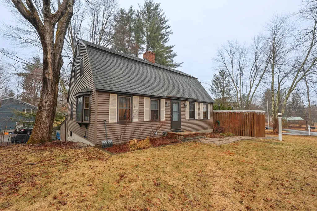 10 Martha Drive Derry NH 03038